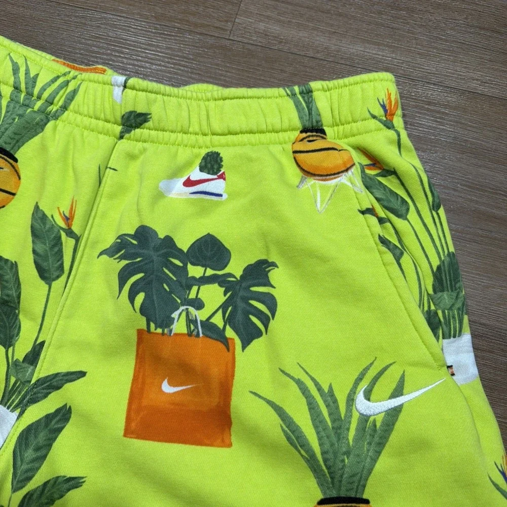 Nike Men's LARGE Court Cortez Plant Graphic Printed Green Sweatshorts DV9613-321